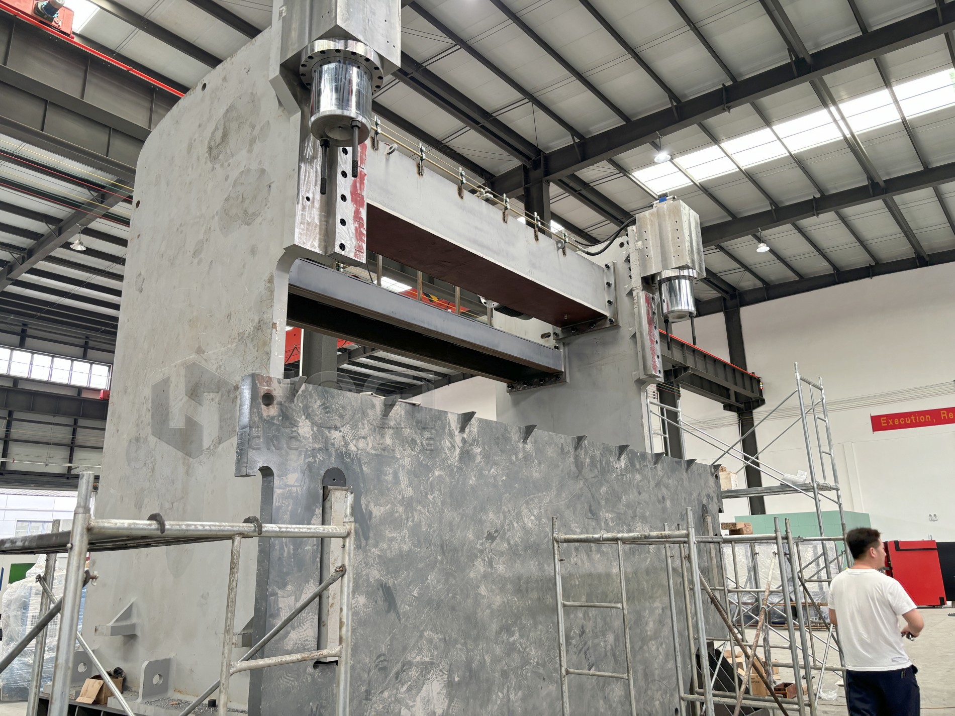 Hydraulic tandem press brake