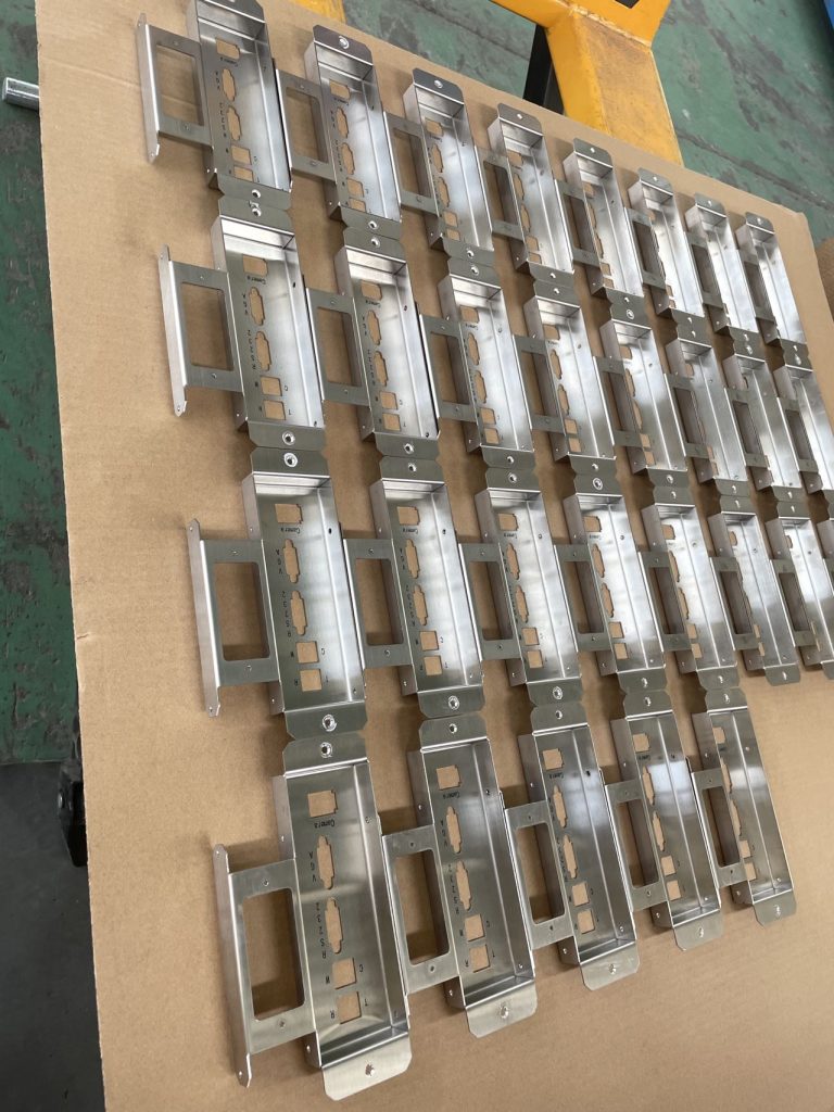 small metal parts bending