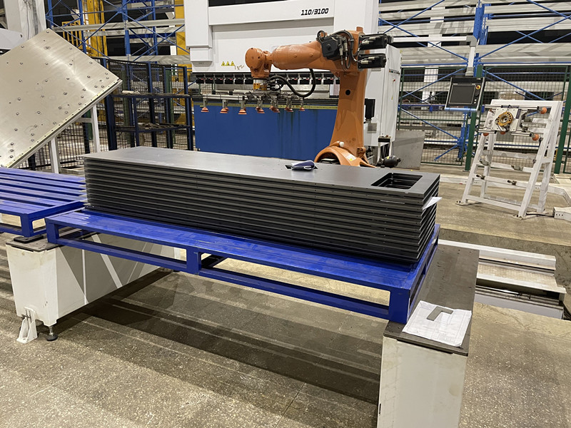 Automatic bending robot
