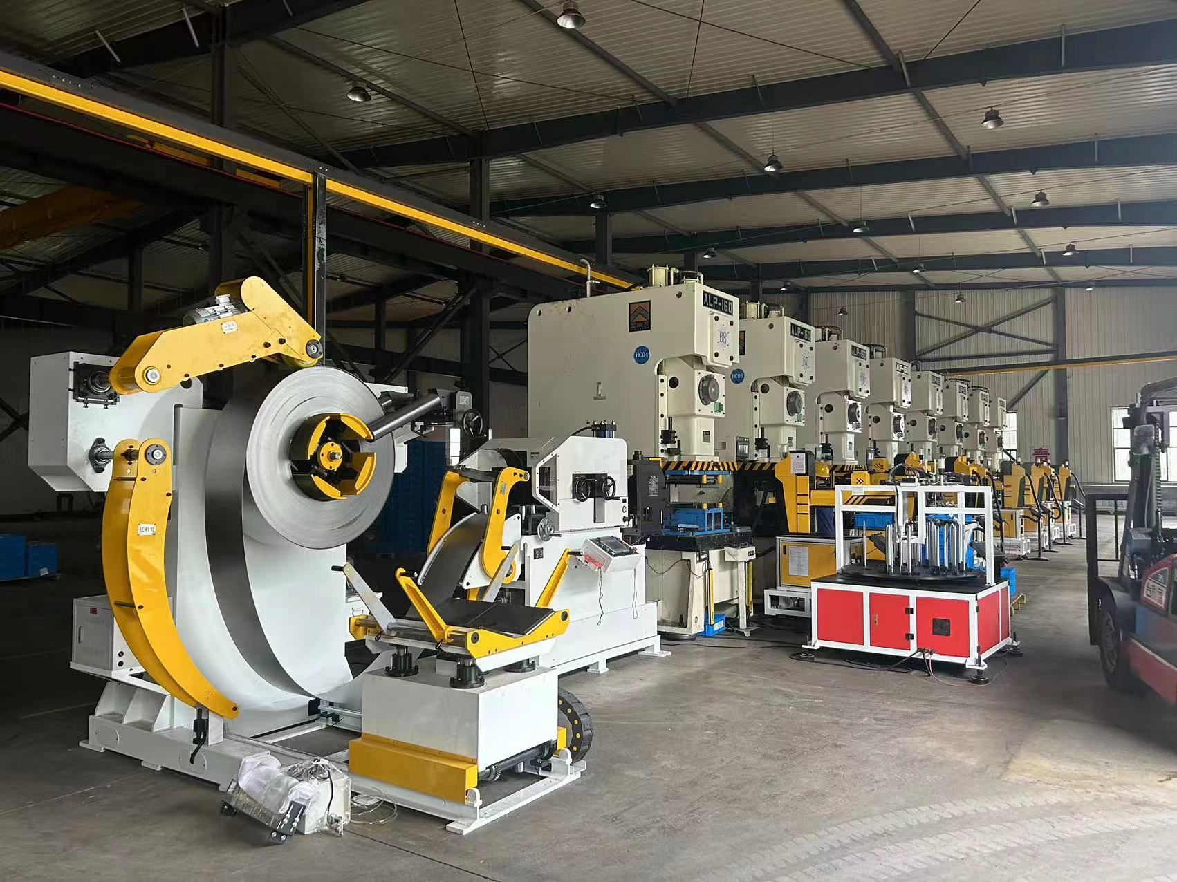 Pneumatic punching machine