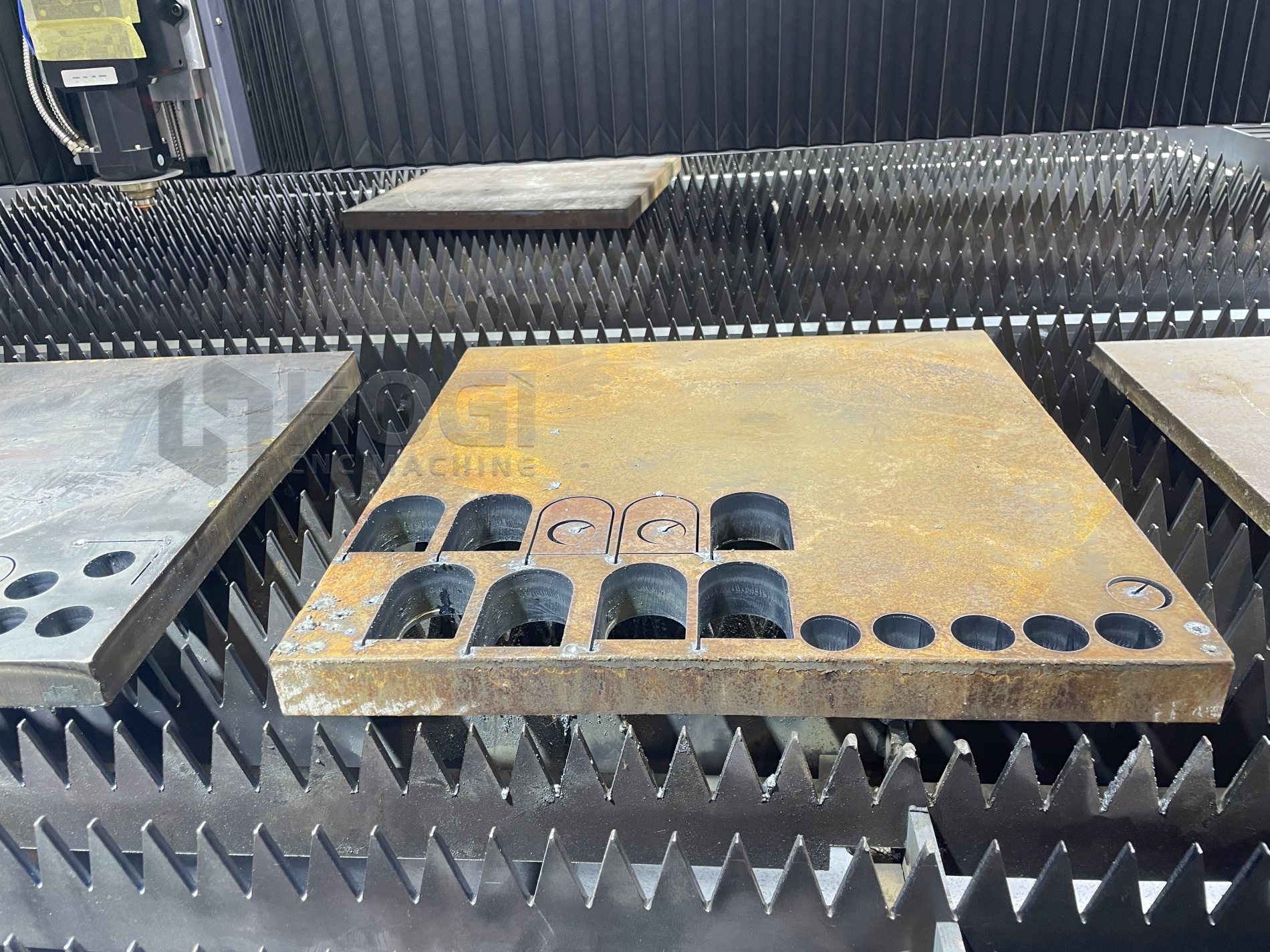 carbon steel laser cutting machine